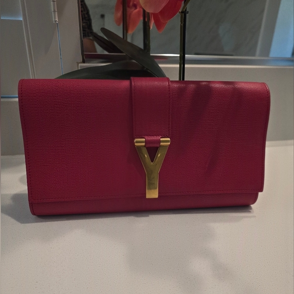 Saint Laurent Chyc Ligne clutch in fuchsia textured leather with gold-tone hard